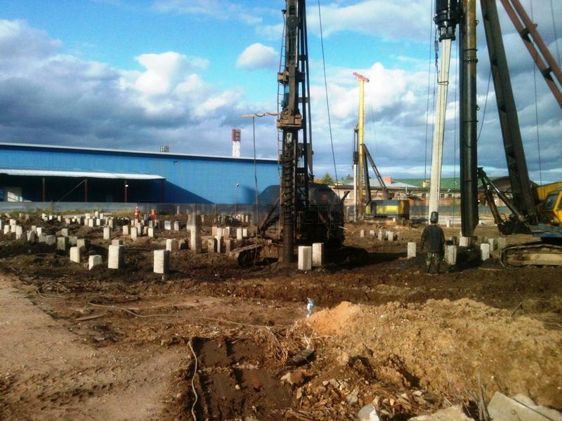 <span style="font-style: italic;">Погружение свай&nbsp;</span>