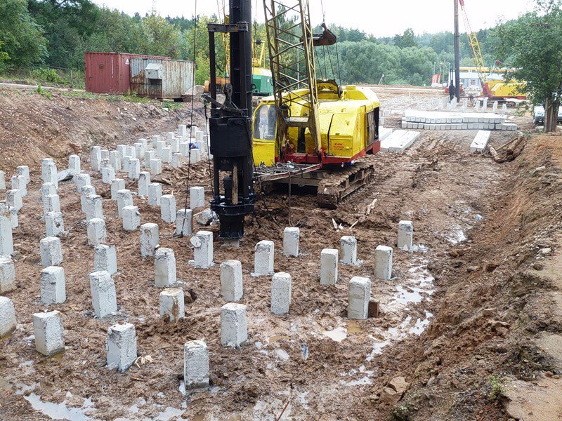 <span style="font-style: italic;">Забивка свай</span>