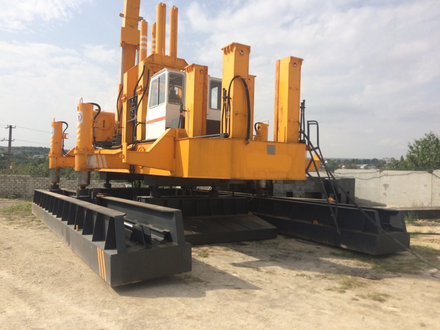 <span style="font-style: italic;">Вдавливание свай&nbsp;</span>